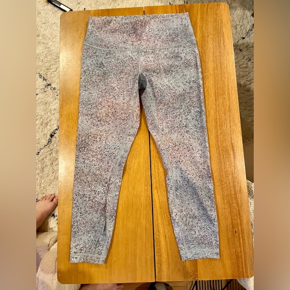 Lululemon Size 12 Wunder Under Luxtreme Speckled blue and pink 7/8 Tight Athlete - Picture 4 of 8